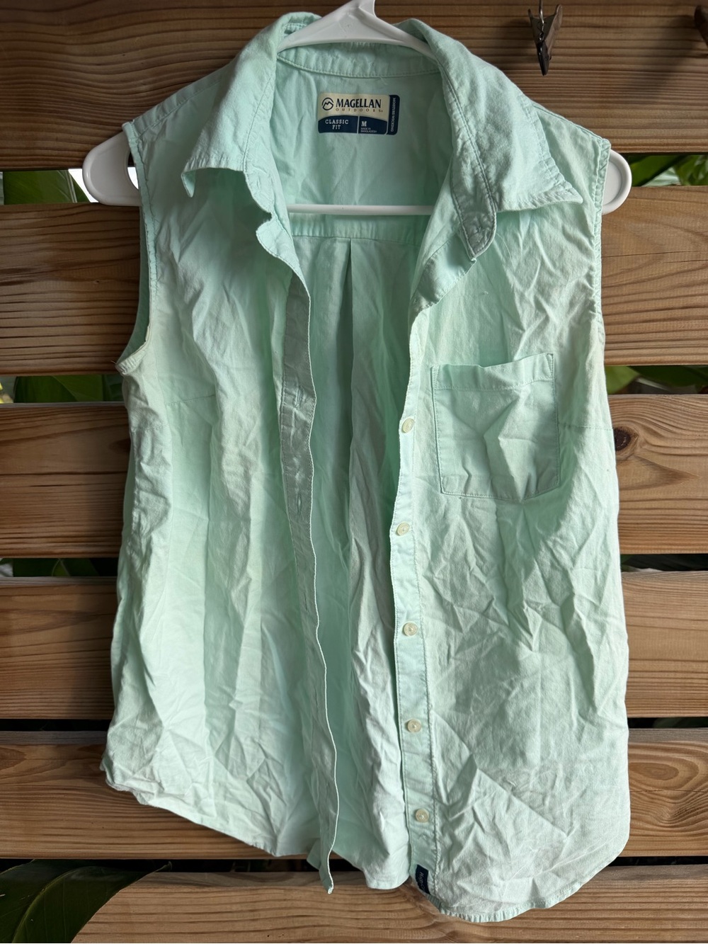 Magellan Outdoors Mint Green Sleeveless Button-Down Shirt